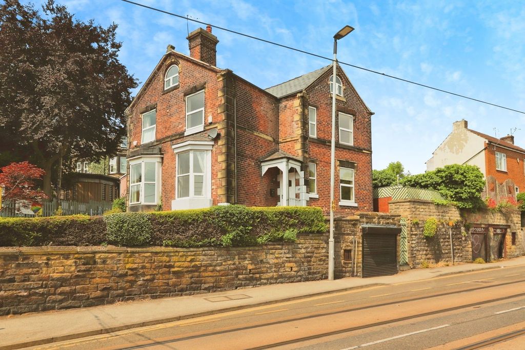 Property photo 2 of 34
