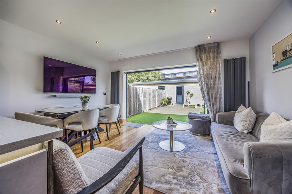 Additional image 13 of 4 bed town house for saleWykeham Place, Fareham PO16