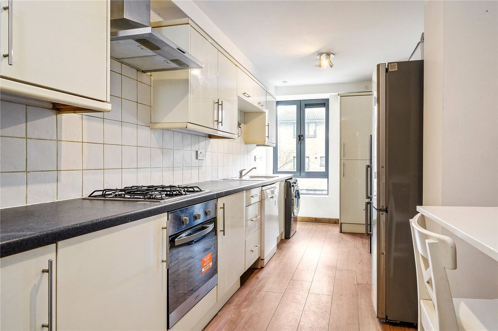 Property photo 3 of 16 Kitchen