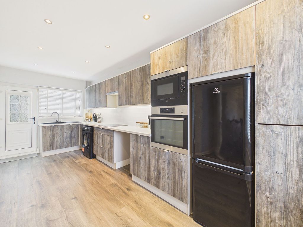 Property photo 1 of 10 Kitchen