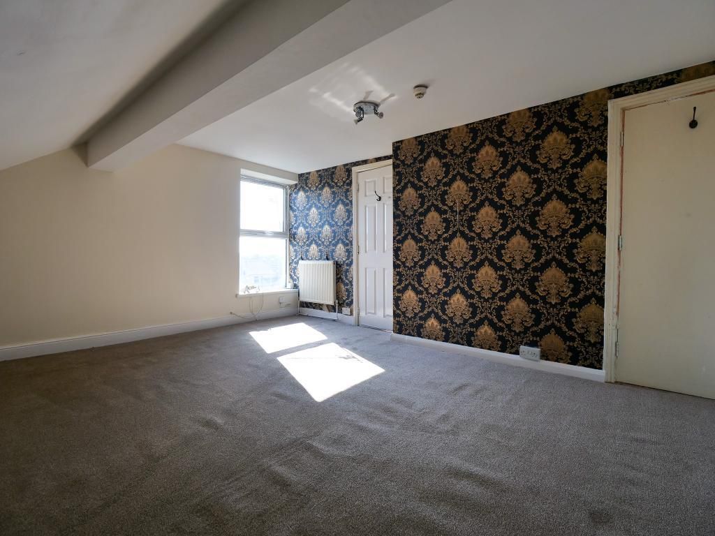 Property photo 2 of 5 Lounge/Bedroom