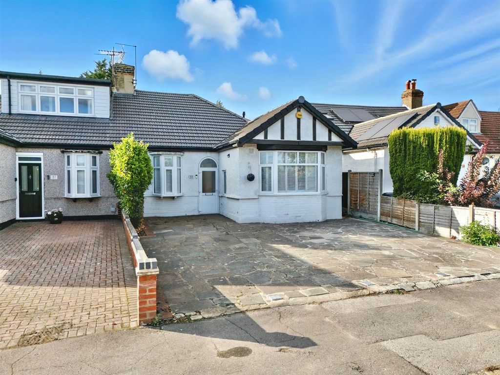 Property photo 1 of 19 Externals