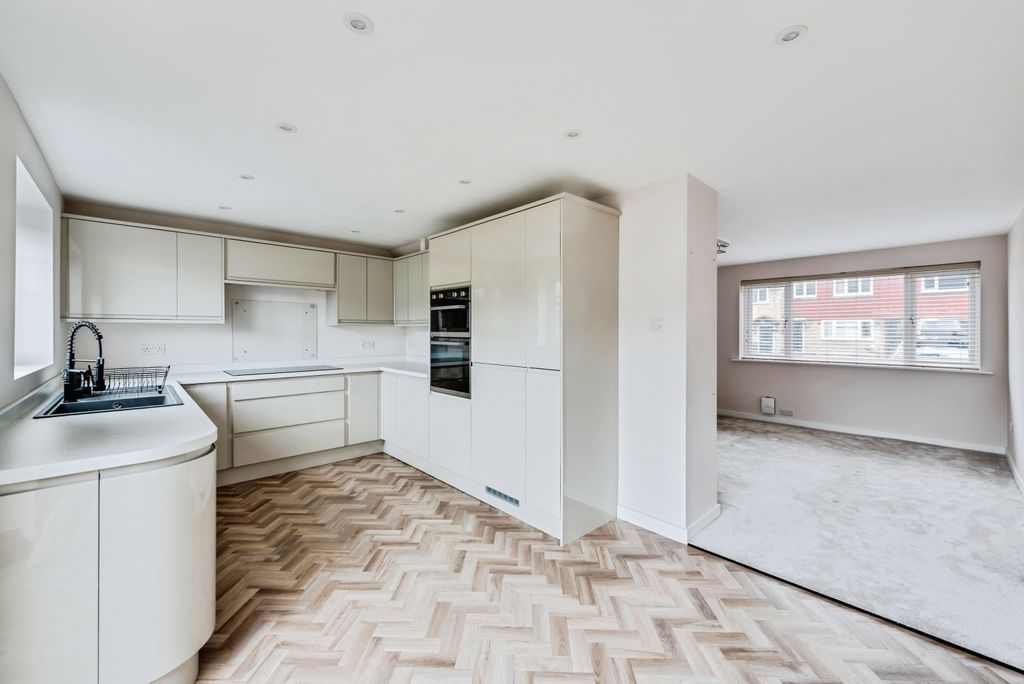 Property photo 3 of 14 Image