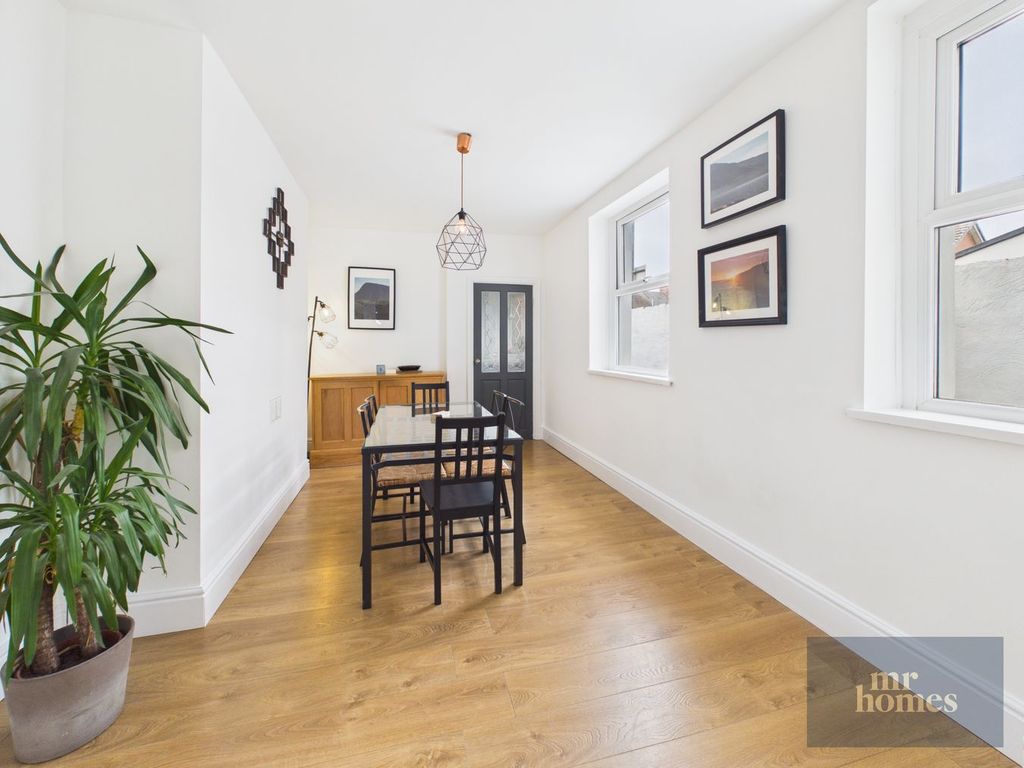 Property photo 3 of 27