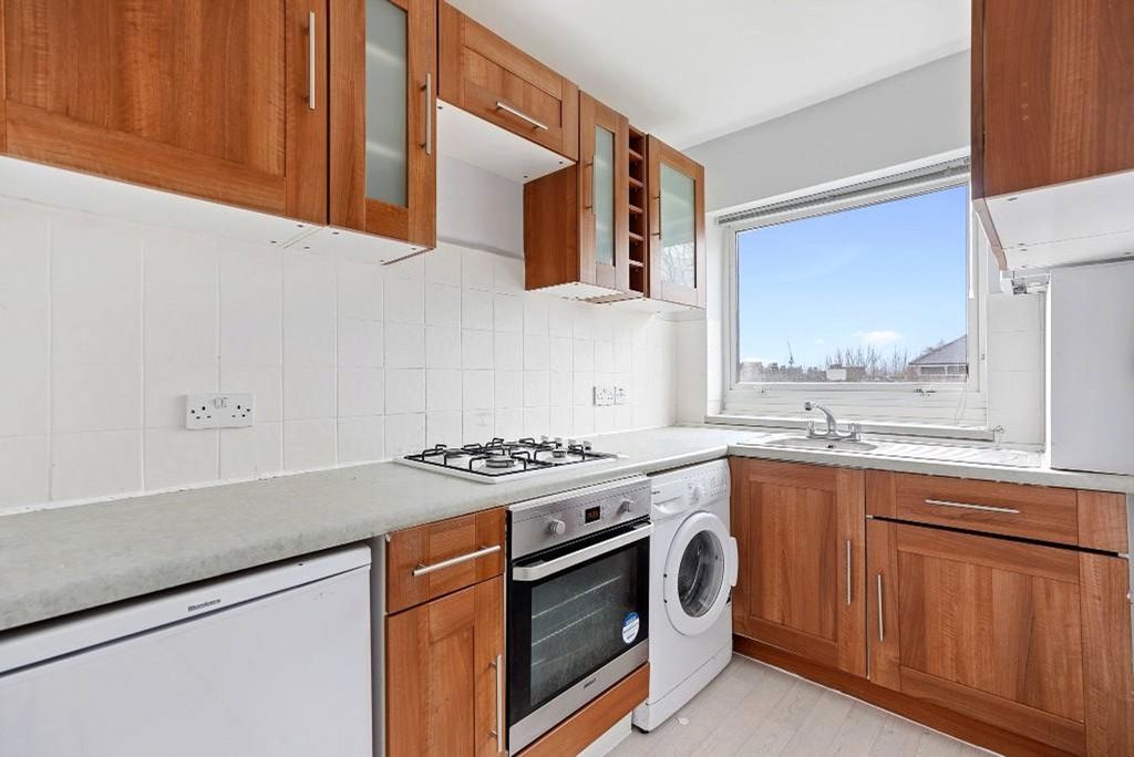 Property photo 1 of 6 Kitchen