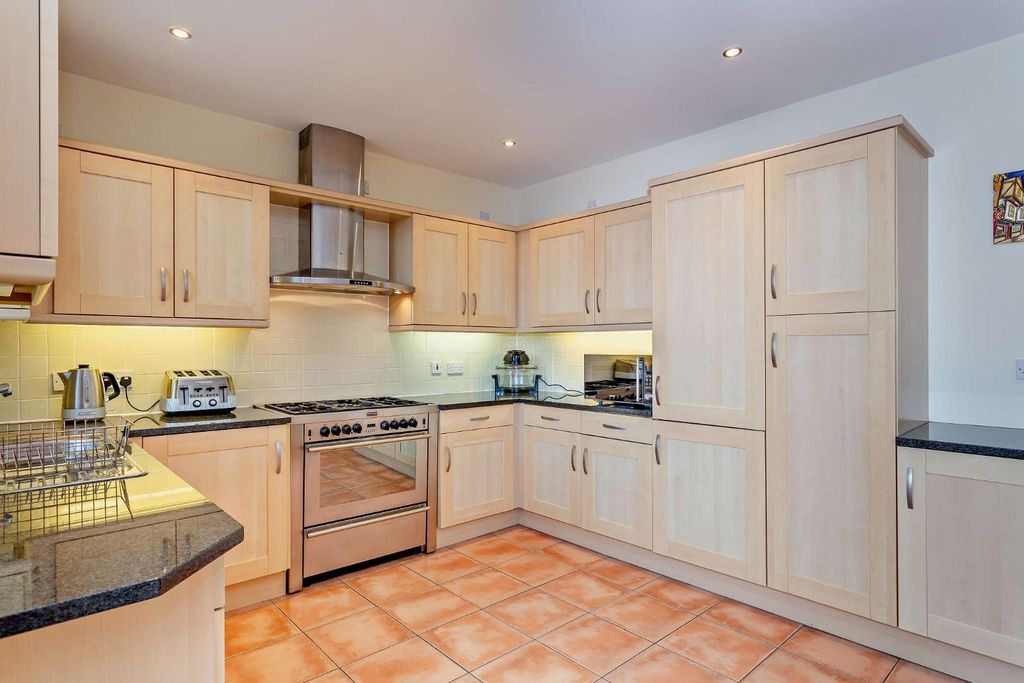 Property photo 3 of 16 Kitchen
