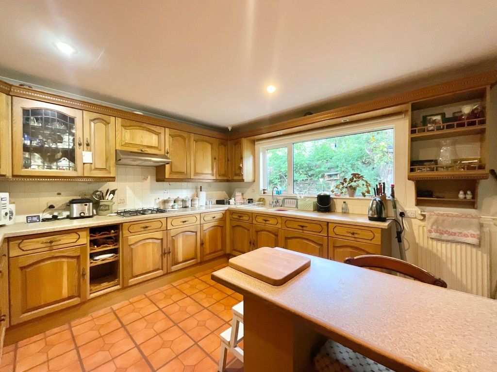Property photo 3 of 35