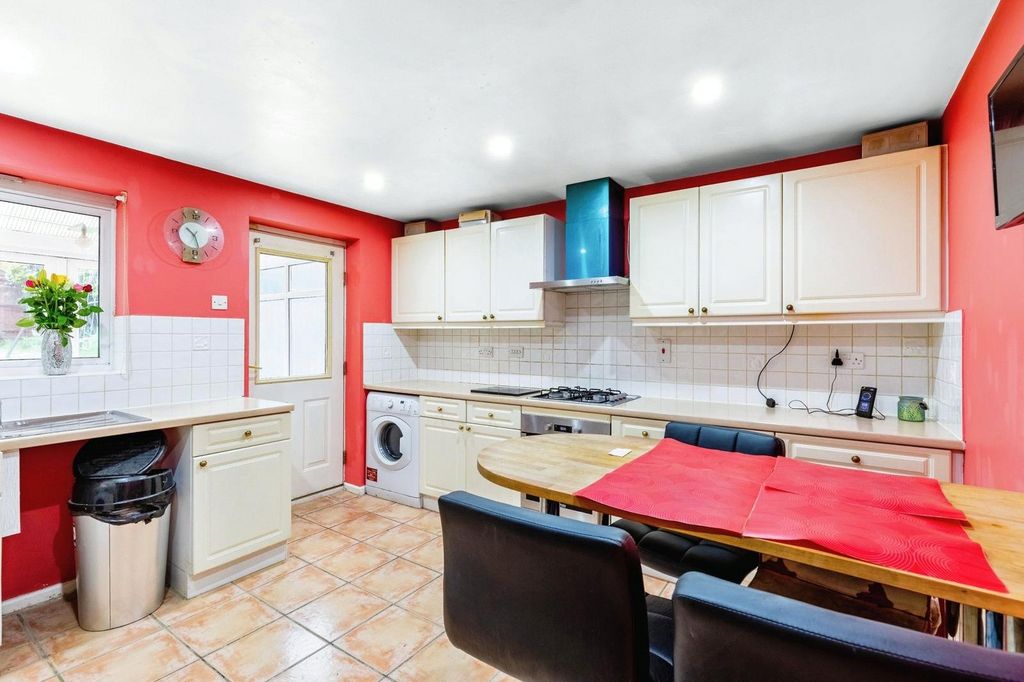 Property photo 2 of 15 Picture No. 27