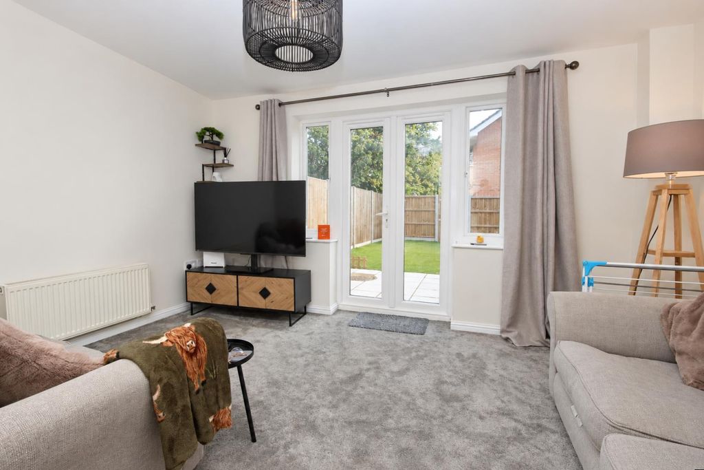 Property photo 2 of 15 1 (7).Png