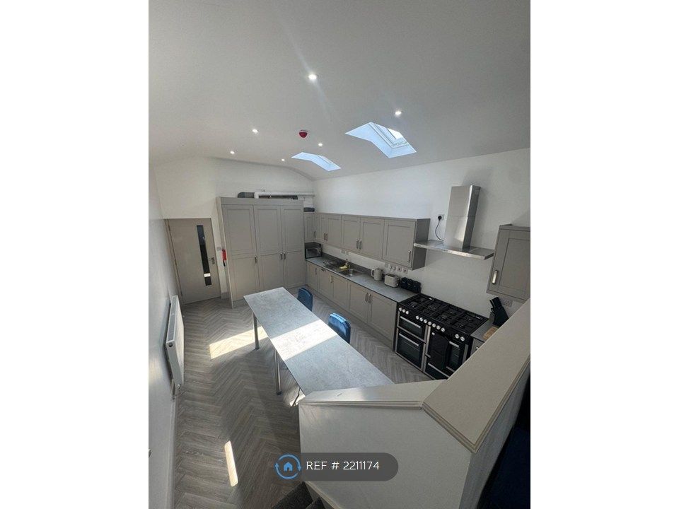 Property photo 2 of 23 Kitchen