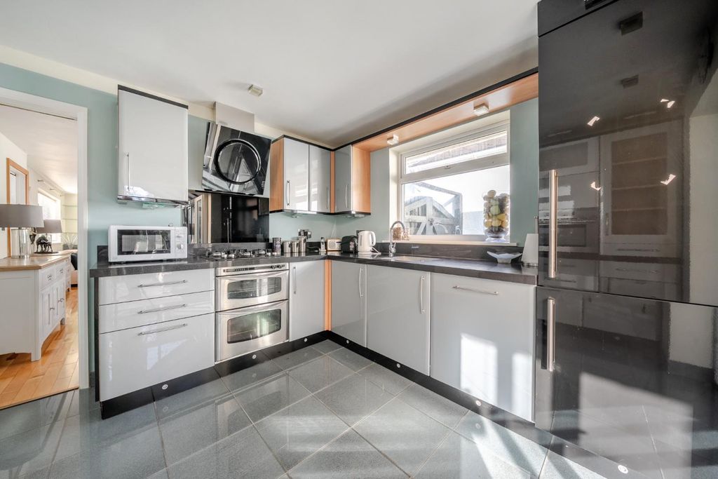 Property photo 3 of 23 1435473-7-69Ca487709F35.Jpg