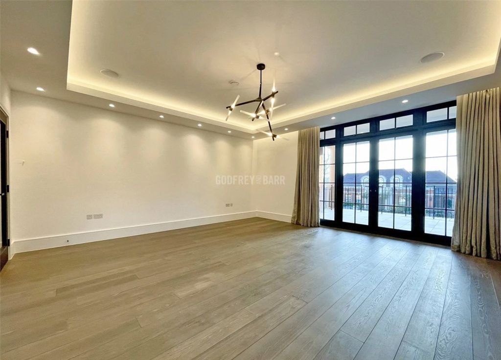 Additional image 4 of 2 bed flat to rentBeech Hill, Hadley Wood EN4