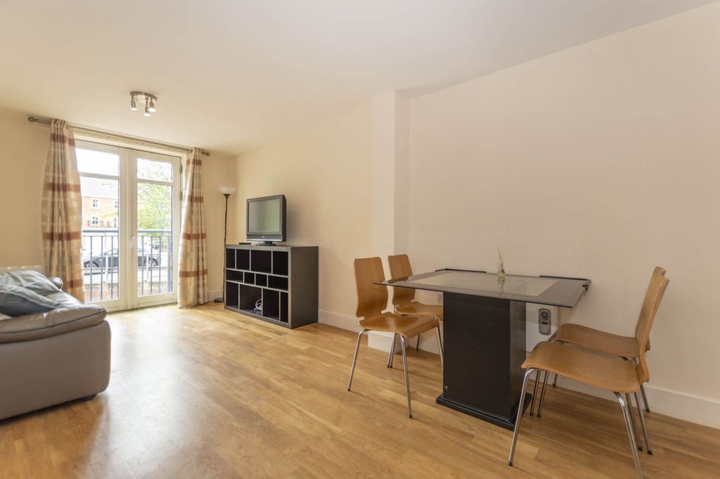 Property photo 3 of 11