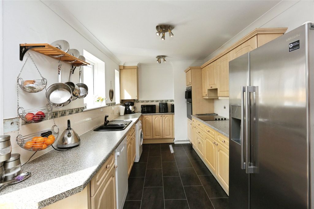 Property photo 3 of 21 Kitchen