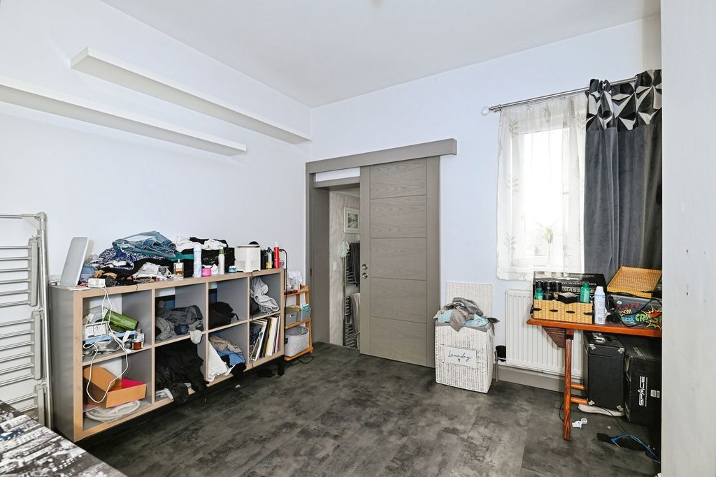 Property photo 2 of 9 Pbox-Img.Jpg