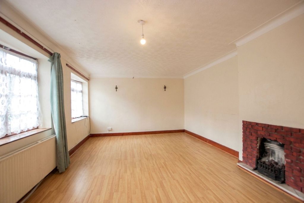 Property photo 3 of 23