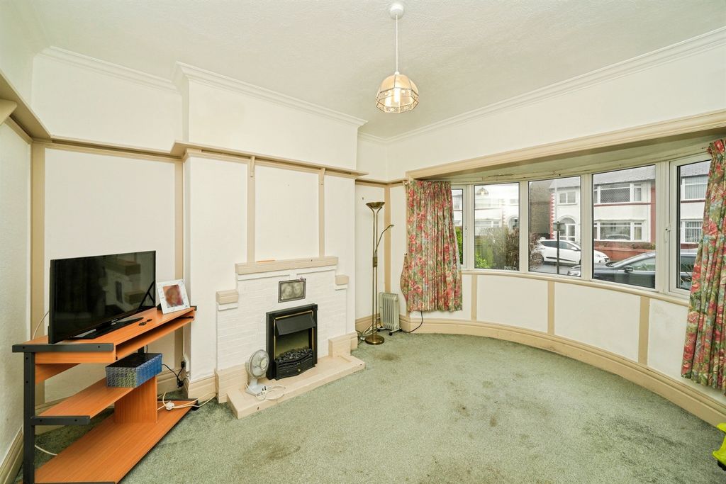 Property photo 2 of 25