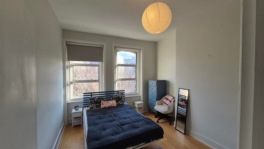 Property photo 3 of 9 Bedroom