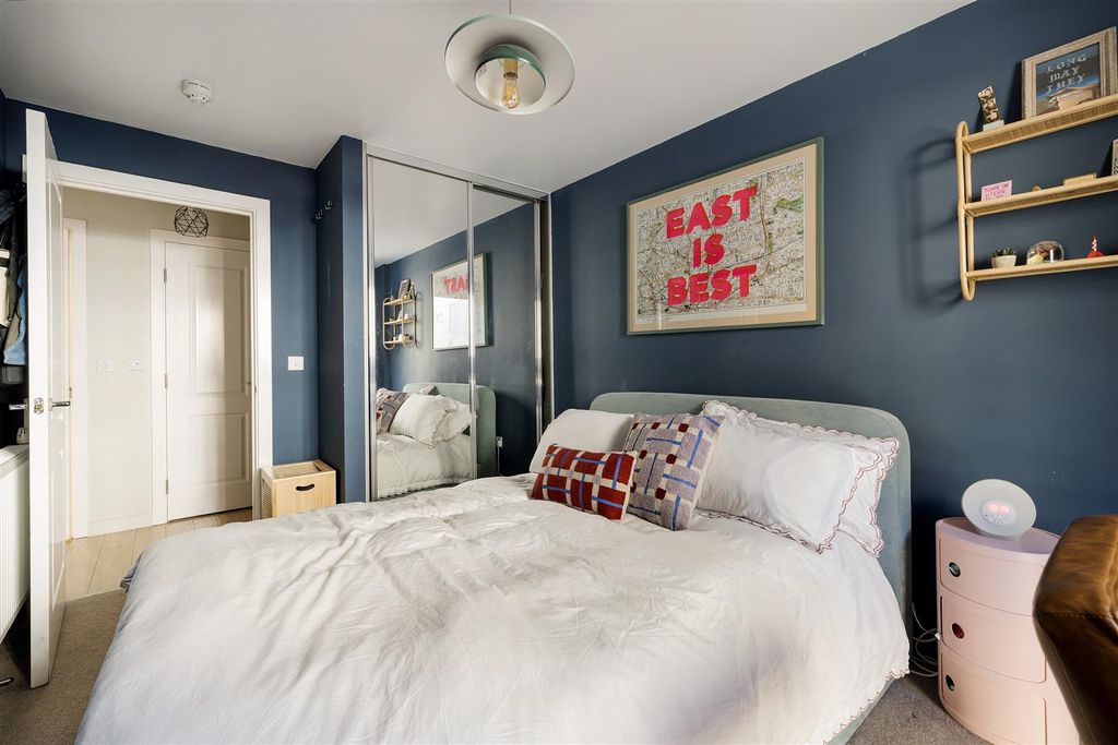 Property photo 3 of 18 Dalston Lane, E8