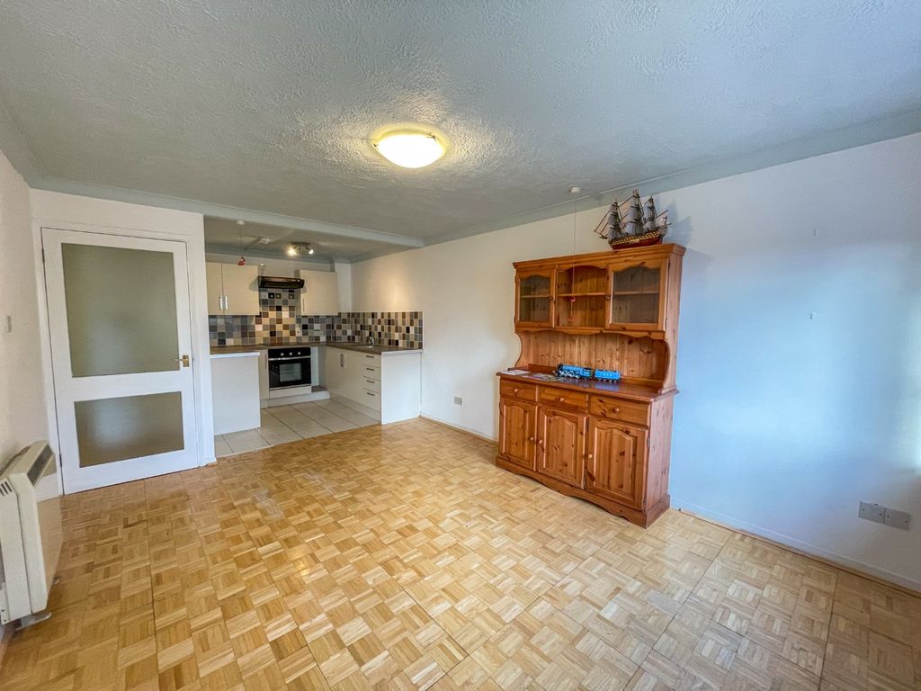 Property photo 3 of 8 3669056