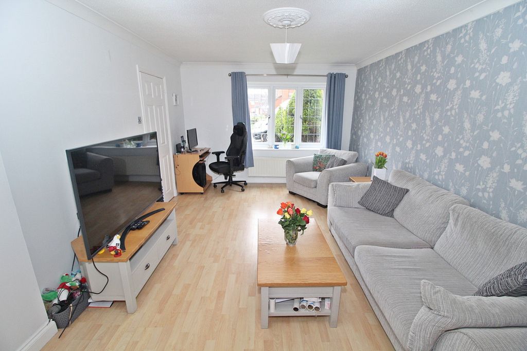 Property photo 3 of 12 4931132