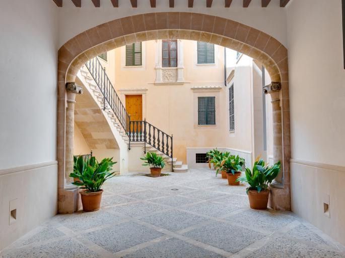 Property photo 1 of 17 Entrance