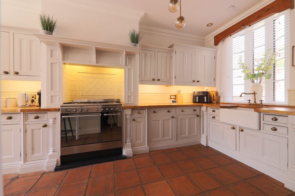 Property photo 2 of 20 5227595