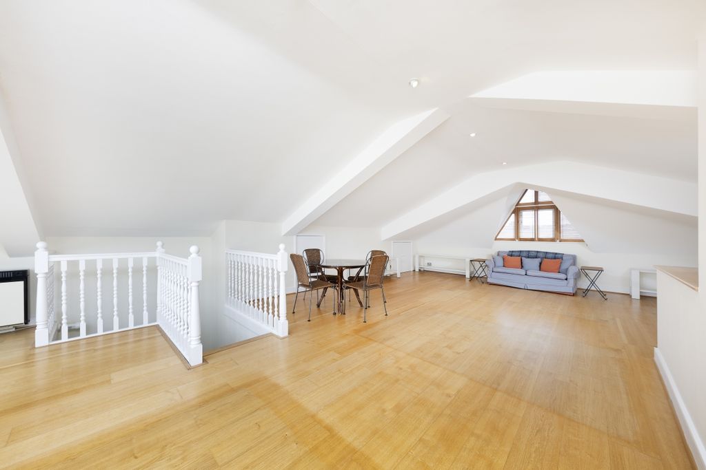 Property photo 3 of 11 Eagle Wharf F51 -...