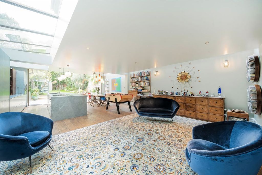 Property photo 2 of 19