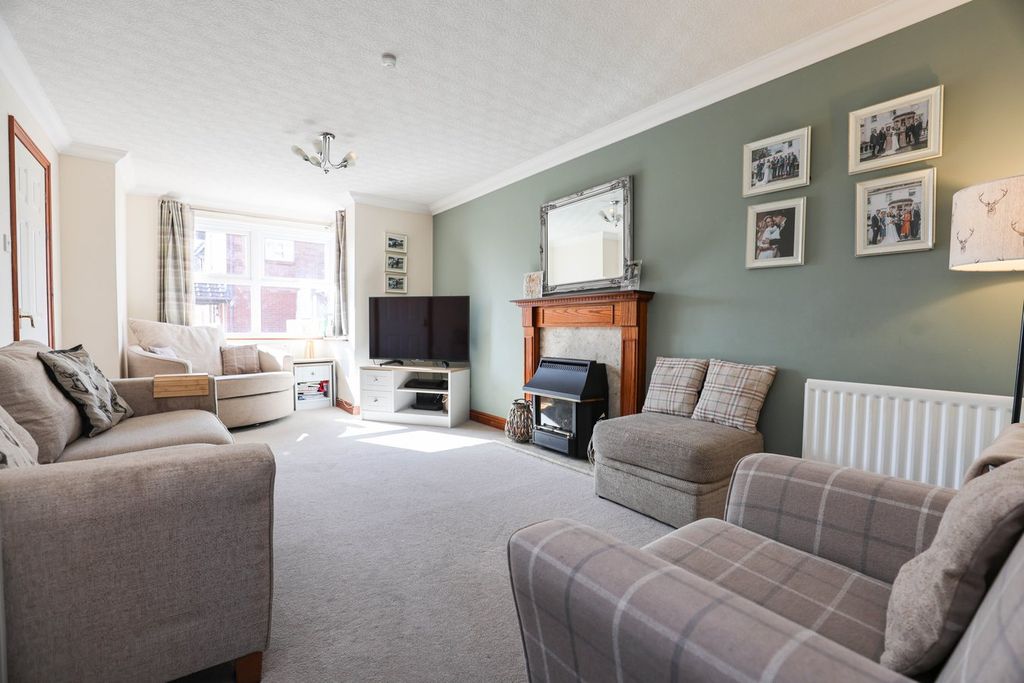 Property photo 2 of 21 Loung