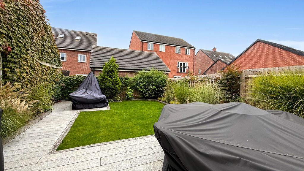 Property photo 2 of 15 Garden