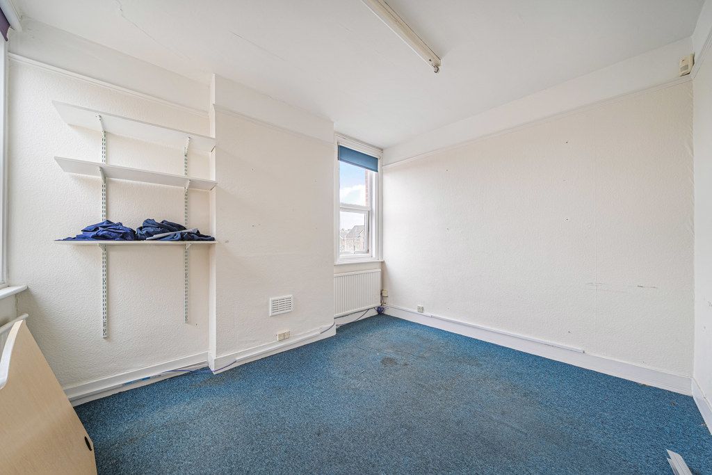 Property photo 3 of 8 Photo 7