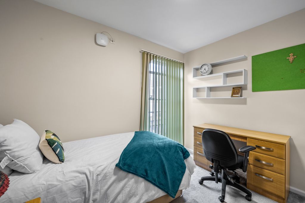 Property photo 2 of 9 0014