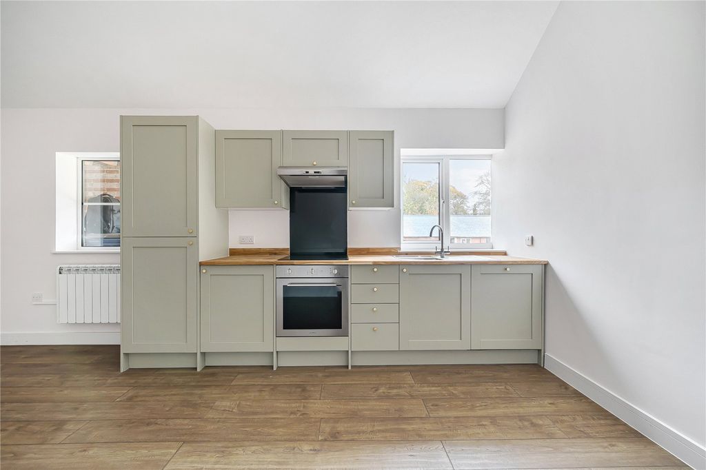 Property photo 3 of 10 Kitchen