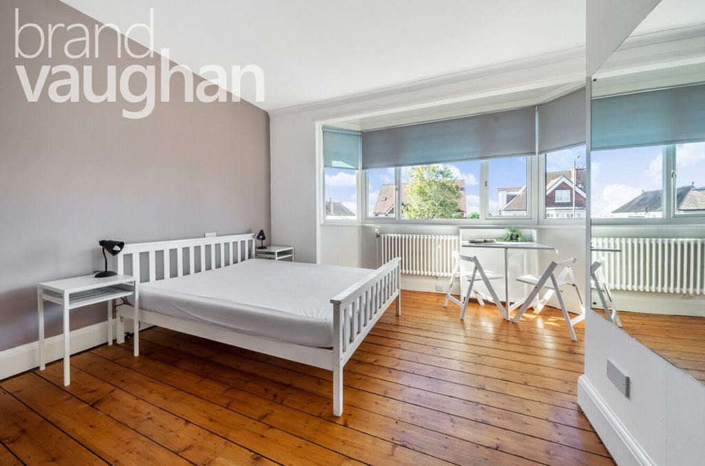 Property photo 2 of 13 Studio Room