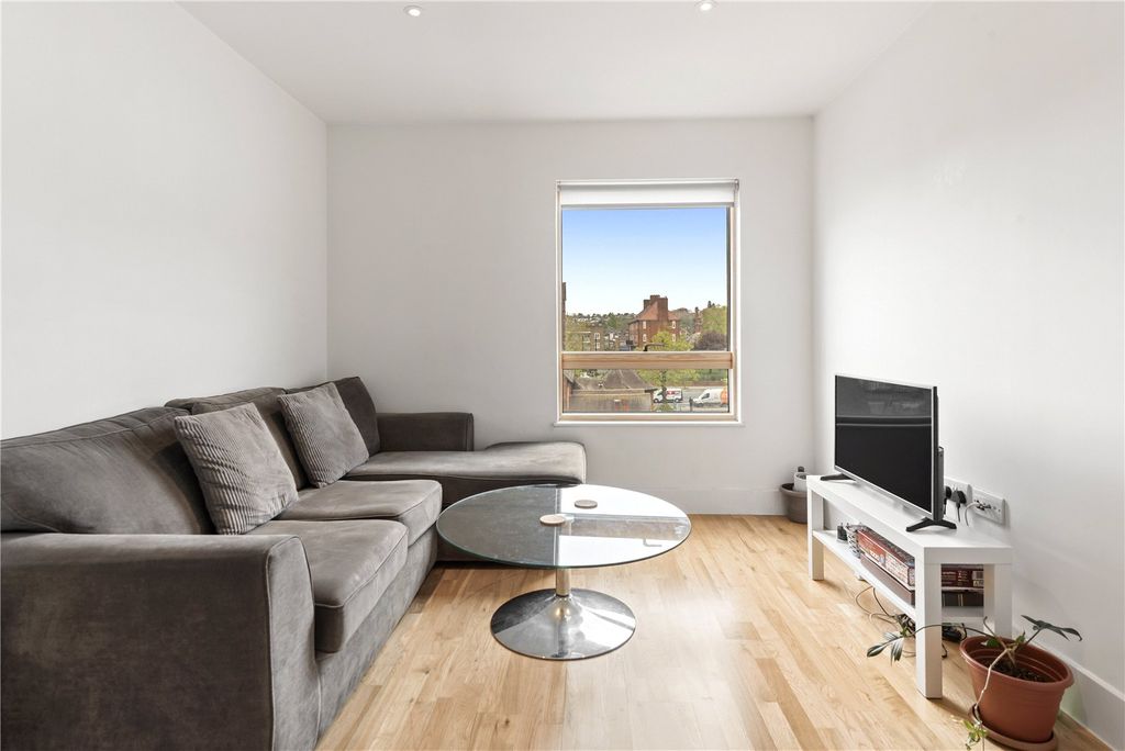 Property photo 3 of 10 Reception Room