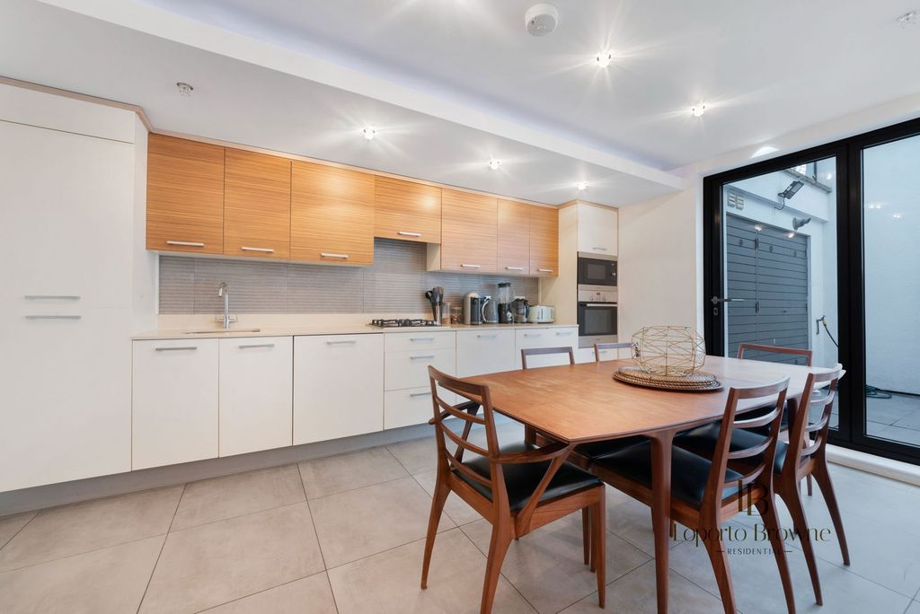 Property photo 2 of 27