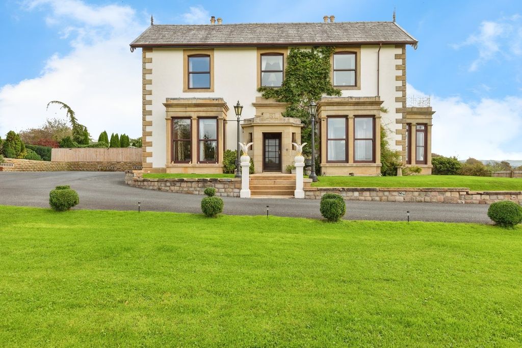 Property photo 1 of 26