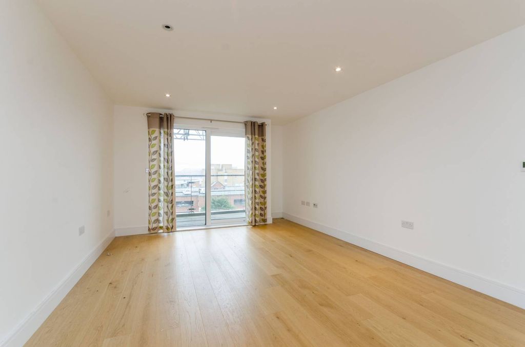 Property photo 2 of 8