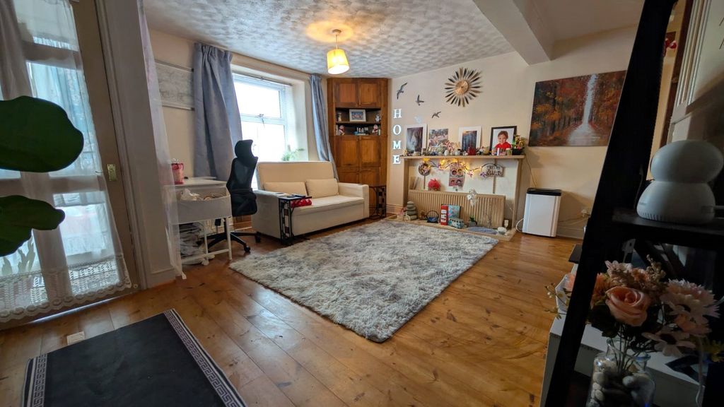 Property photo 2 of 18 Picture No. 31