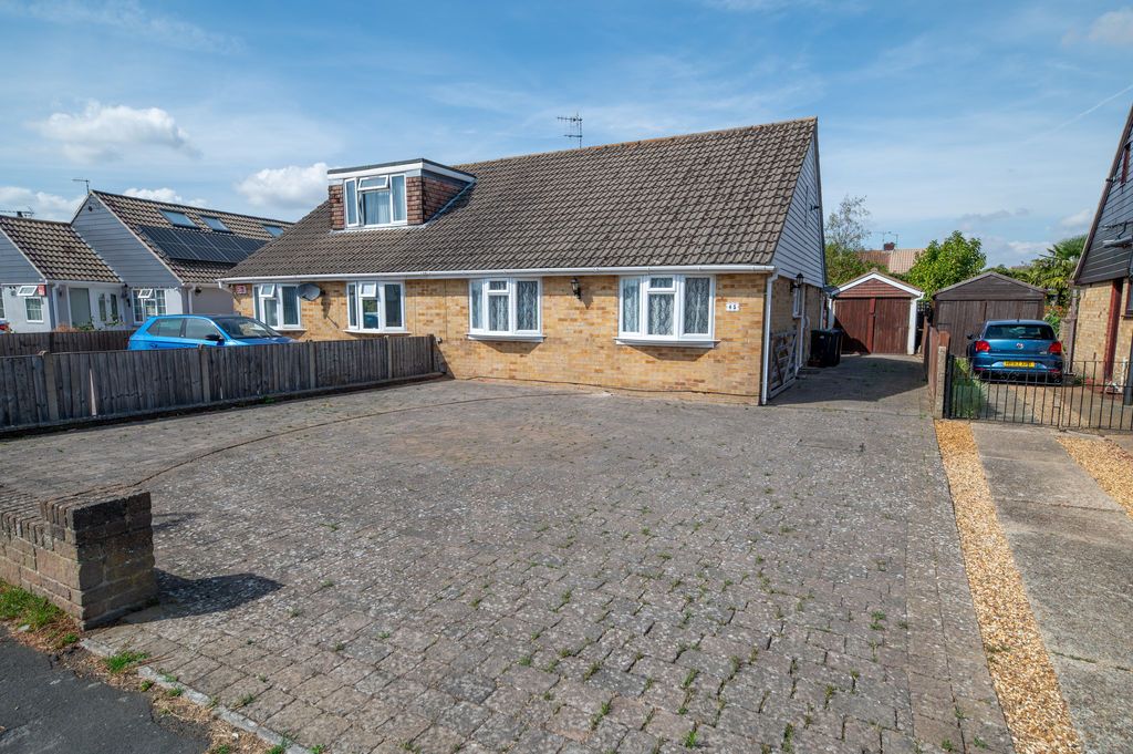 Property photo 1 of 11 Photo 8