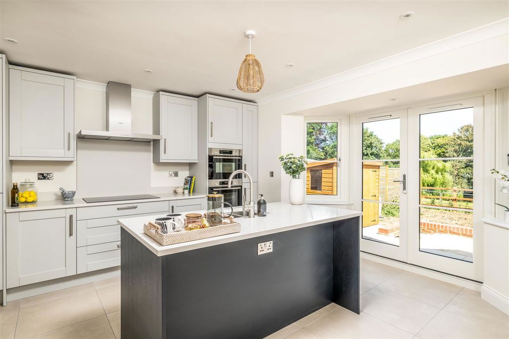 Property photo 3 of 25