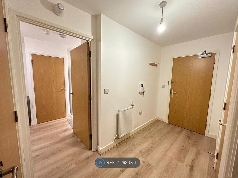Property photo 2 of 10 Hallway
