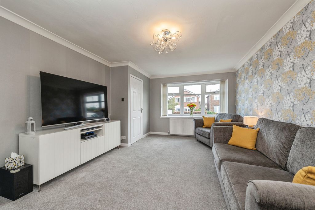 Property photo 2 of 15 Lounge