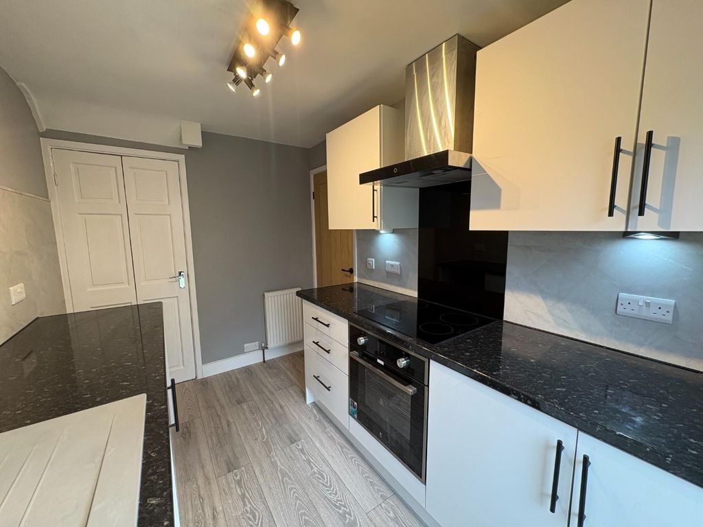 Property photo 2 of 18 Kitchen