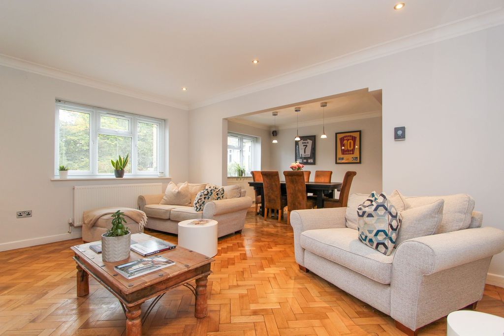 Property photo 2 of 26