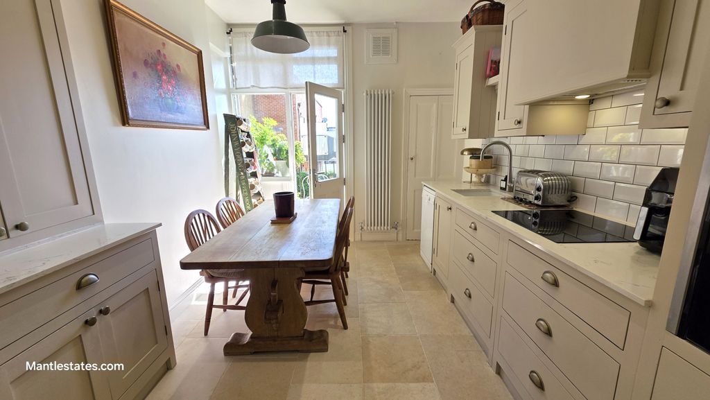 Property photo 2 of 18 Kitchen