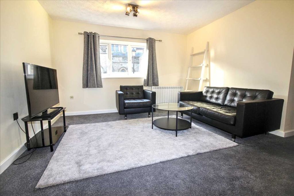 Property photo 3 of 9 Lounge