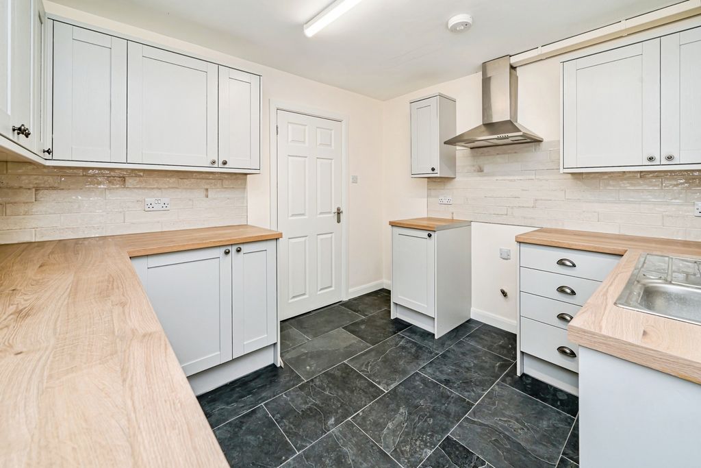 Property photo 3 of 29 Kitchen