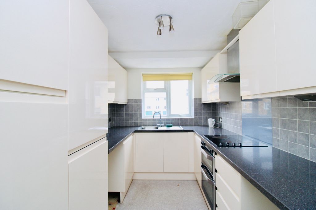 Property photo 3 of 8 Kitchen